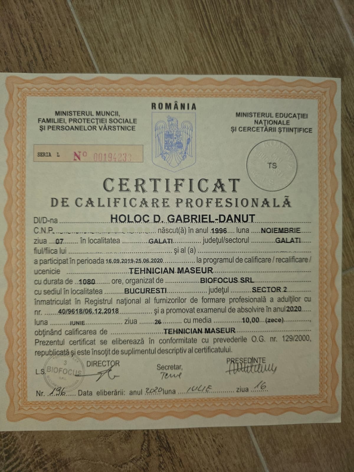 Certificat de calificare profesională tehnician maseur Gabriel Dănuț Holoc emis de Ministerul Muncii și Ministerul Educației prin Biofocus SRL, 1080 ore, media 10